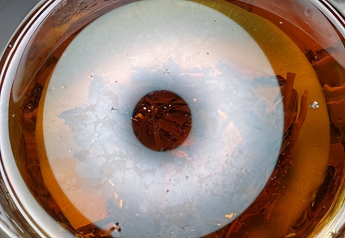 茶上的污垢怎么去除,茶水上面有一层膜