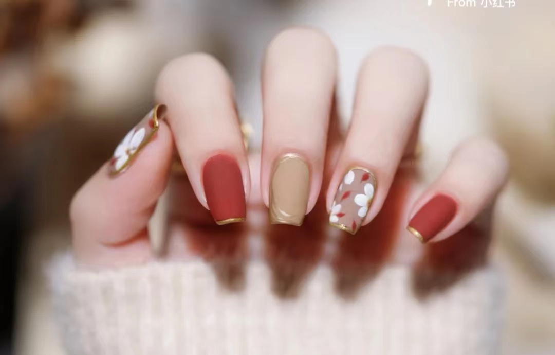 高级感晕染水彩美甲图片,高级感美甲款式手绘长款