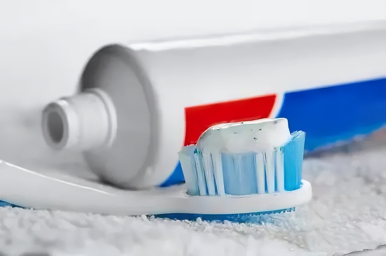 别再用了！牙膏上有这成分用了可致癌！大人小孩都一样