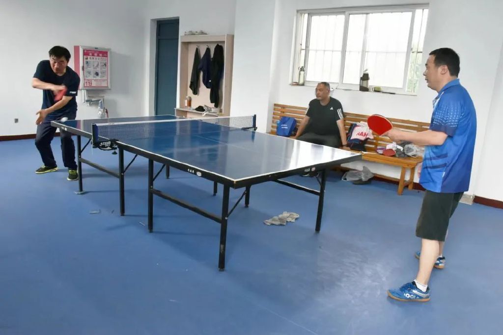 济南市莱芜一中举办第三届教职工乒乓球比赛