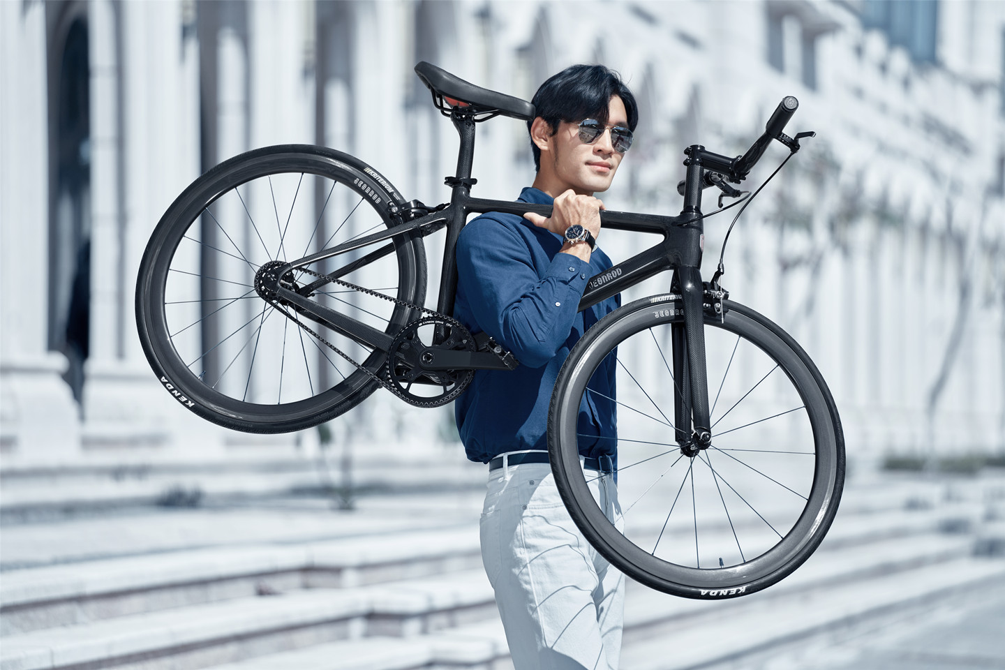 小米众筹碳纤维自行车,通勤高颜值自行车