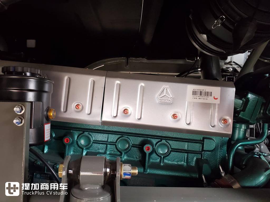 重汽成商造豪沃v7-x新能源车亮相,外国人买中国卡车