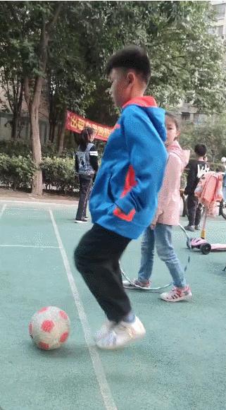 孩子的鞋买大点好吗,孩子的球鞋