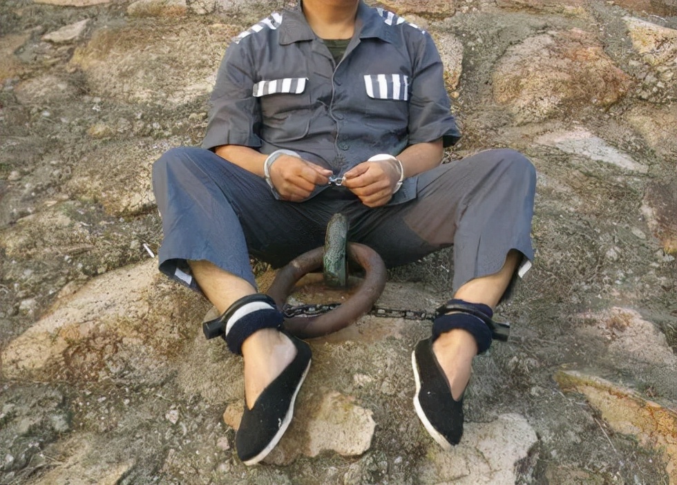 监狱里的狱警会很严厉吗,监狱里看上去凶恶的人其实很温柔