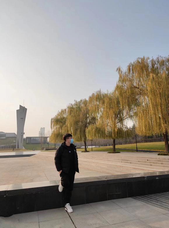 我，陕西人，大学毕业当导游，因疫情丢掉工作，现最高月入2万