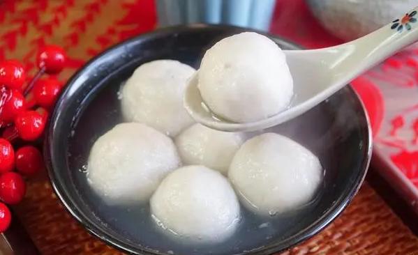 元宵节到底是吃月饼还是吃汤圆,元宵节是吃甜汤圆还是咸汤圆