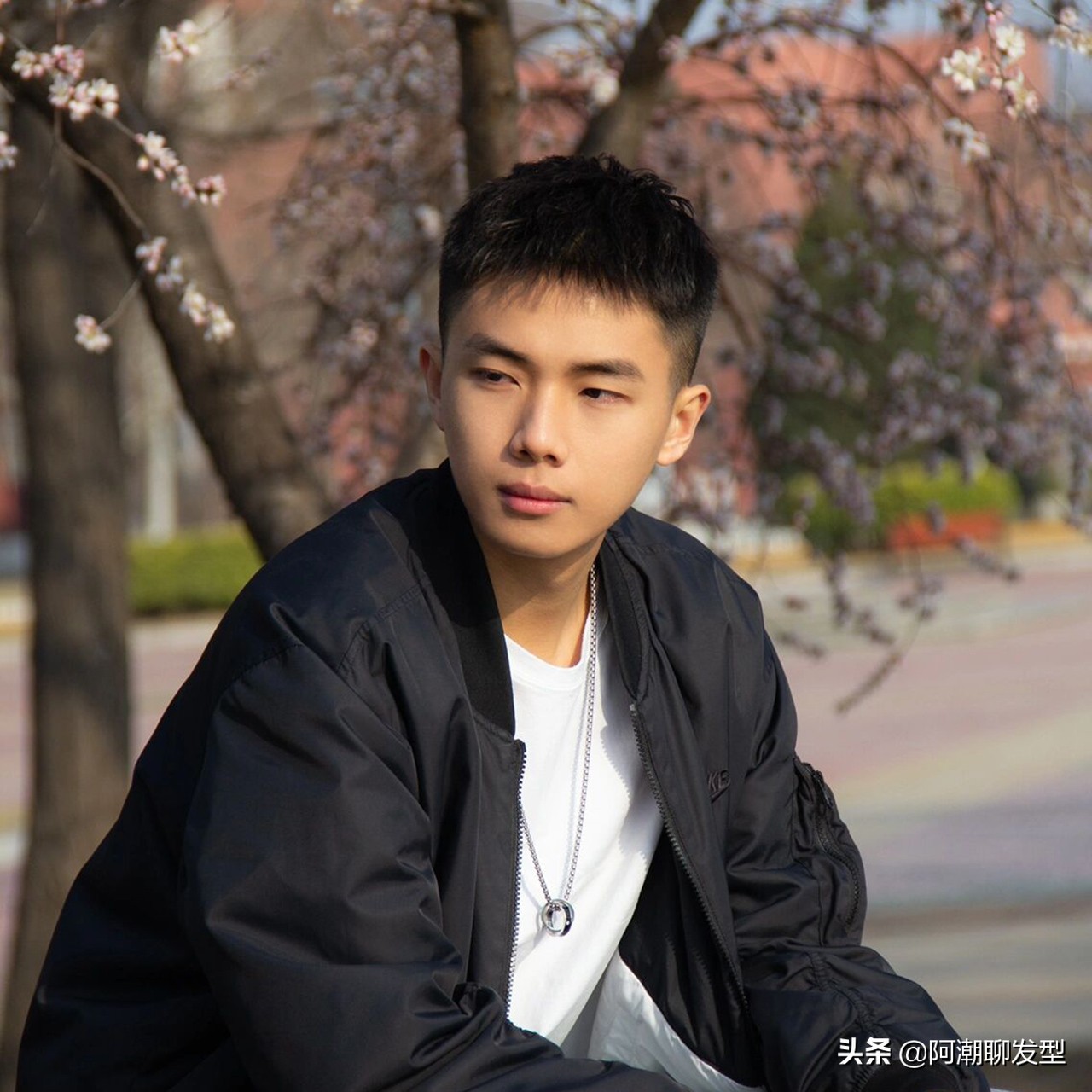 今年流行的男士发型怎么剪好看,男生干净利落帅气发型适合夏天剪