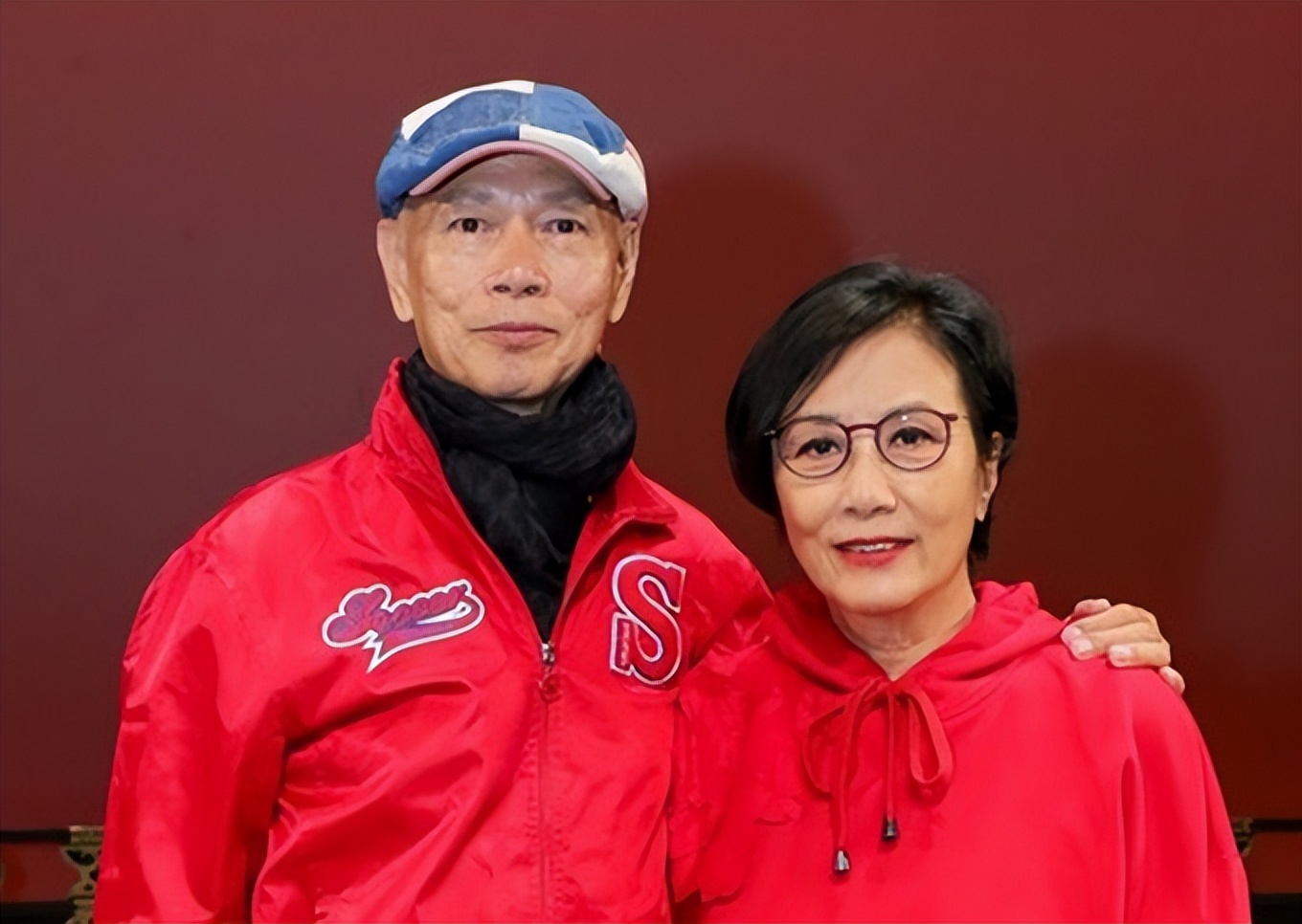 丁克女星过母亲节！汪明荃与干女儿吃大餐，黄杏秀获干儿子送礼物