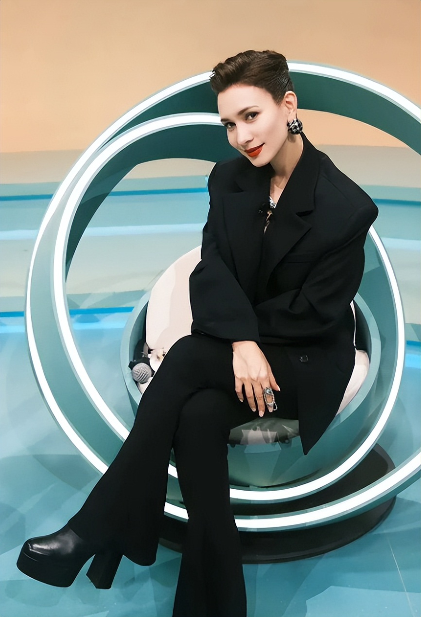 战狼2的女主卢靖姗是韩庚夫人吗,韩庚评价卢靖姗演战狼