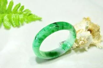 豆青和豆绿的区别,豆青和豆绿有什么区别