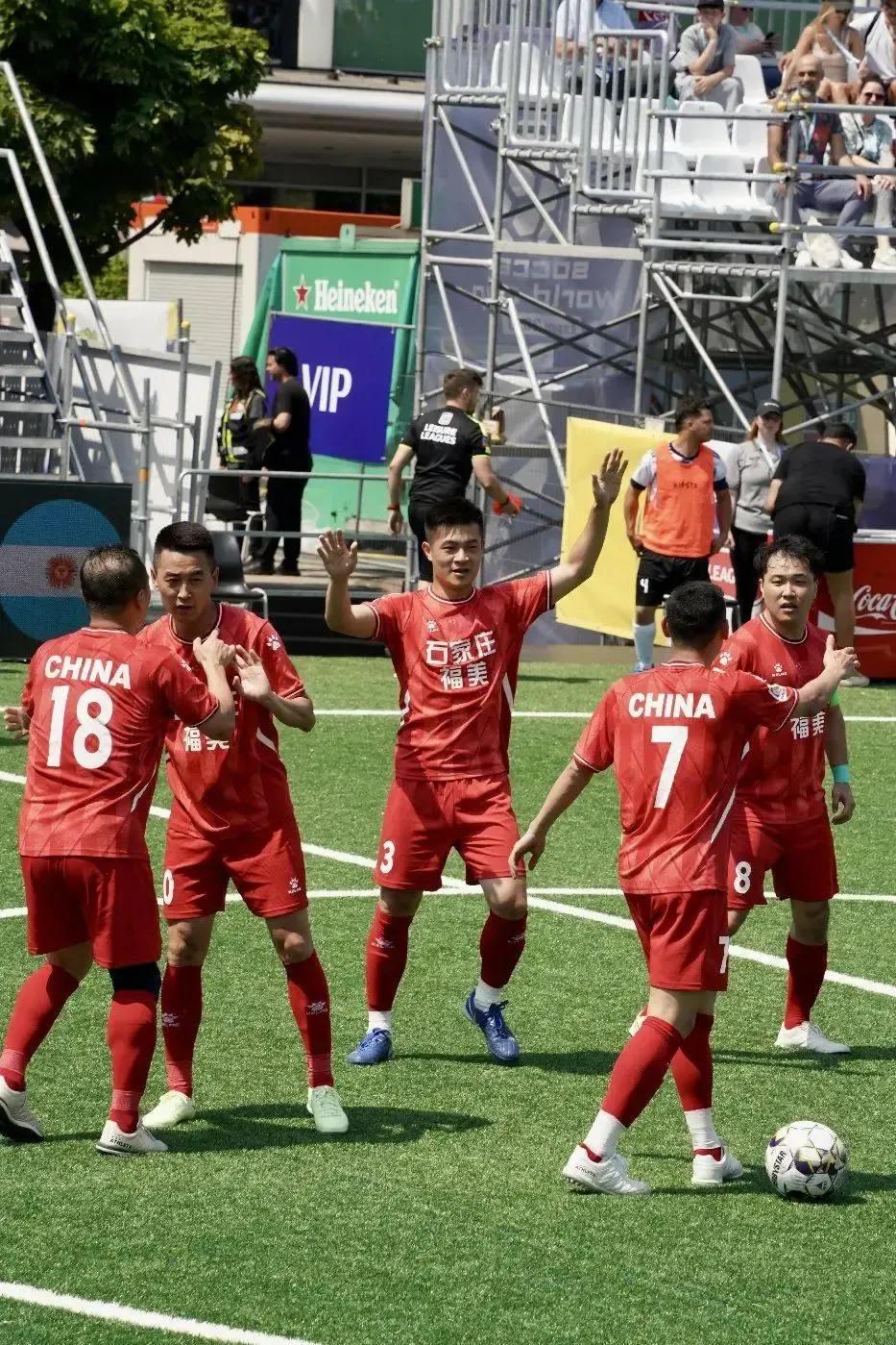 中国足球队战胜最强大的对手,中国足球队战胜巴西队