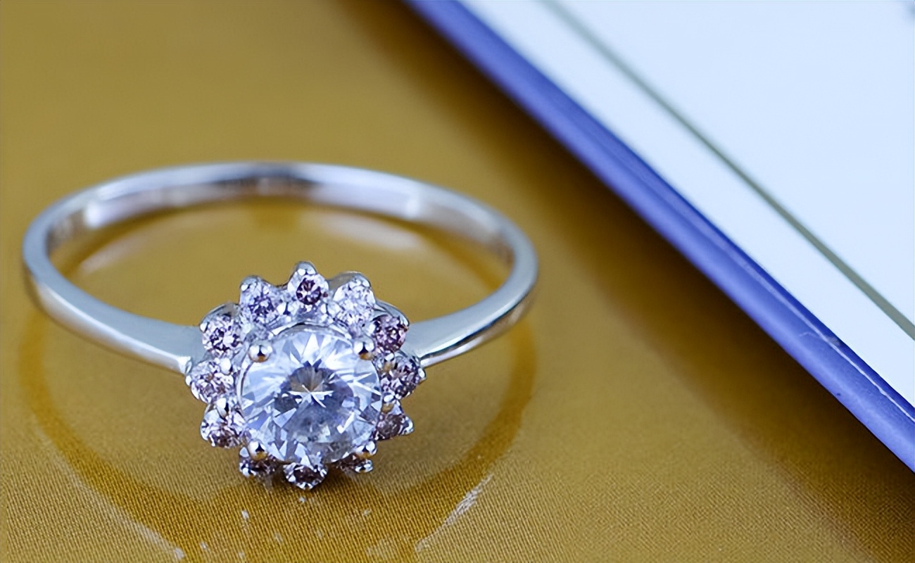 铂金戒指和婚戒的区别,铂金戒指还流行吗