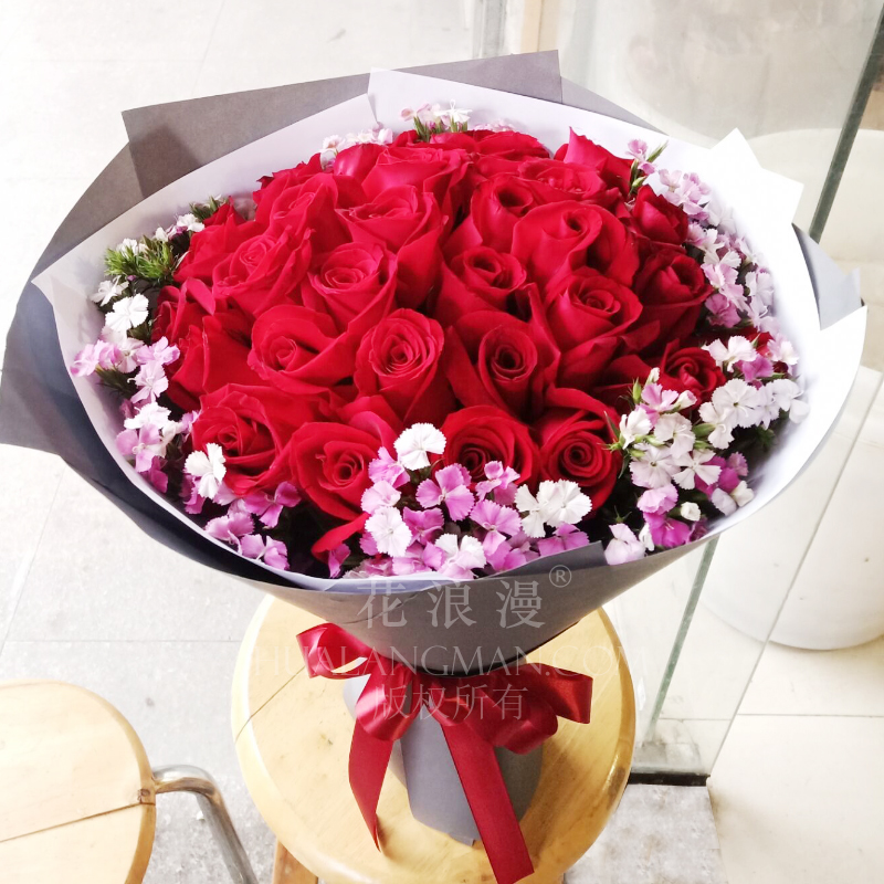 情人节送红玫瑰还是粉玫瑰,情人节送白玫瑰和红玫瑰区别