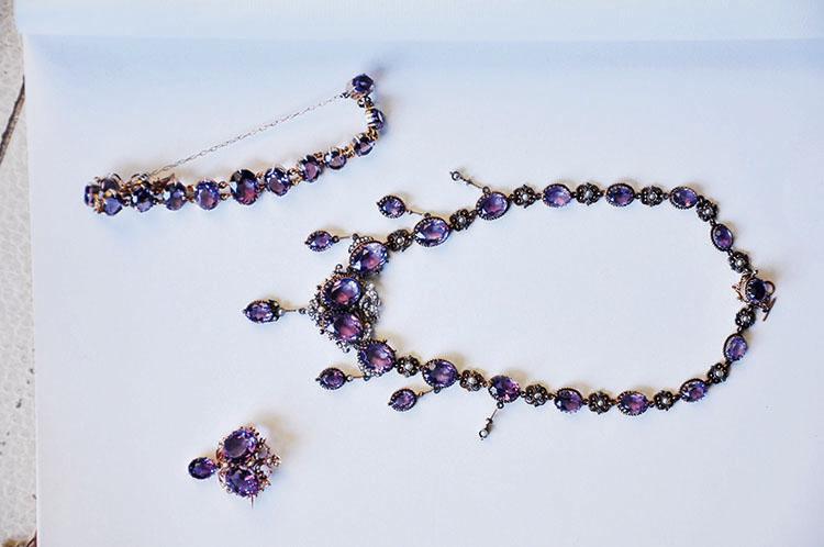 鐧惧勾绌胯秺,鐧惧勾鍙よ懀鐝犲疂