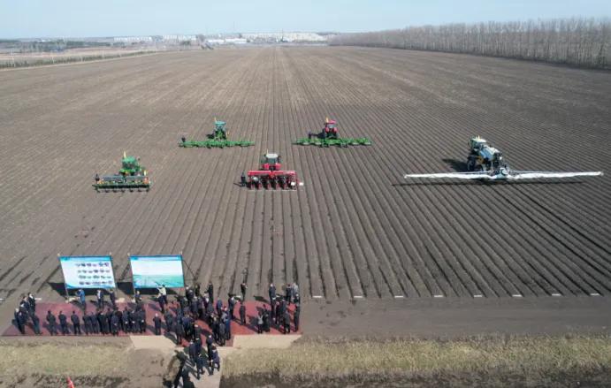 北大荒集团春耕场面,北大荒集团备战春播