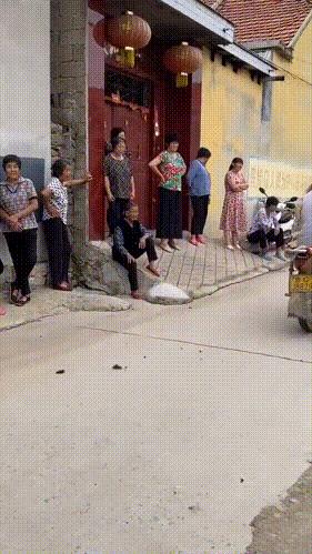 今天碰到个算命先生，不愧是大师，算的真准