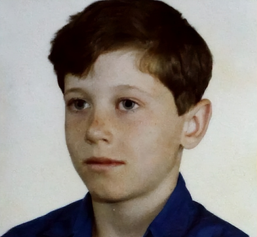 足球球星小时候与长大后对比,各足球明星的小时候