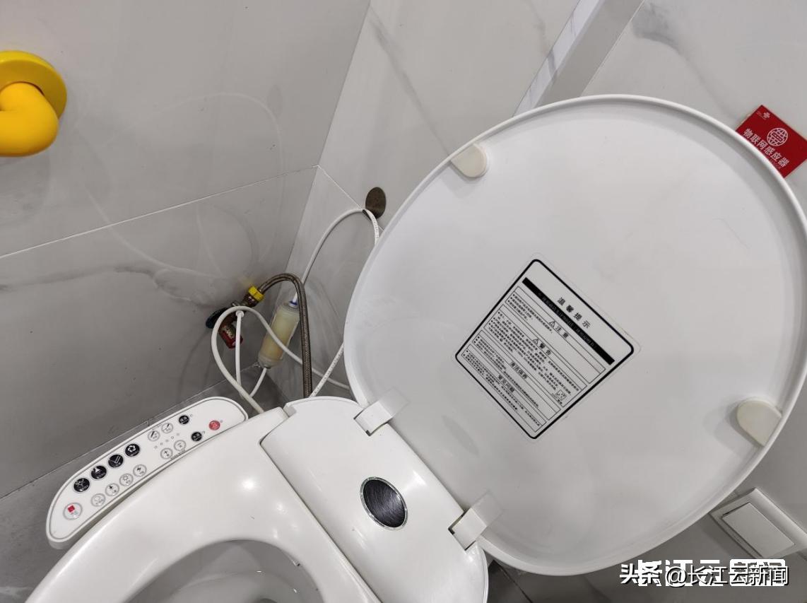 长江云调查:智慧公厕用得着这么豪华吗?