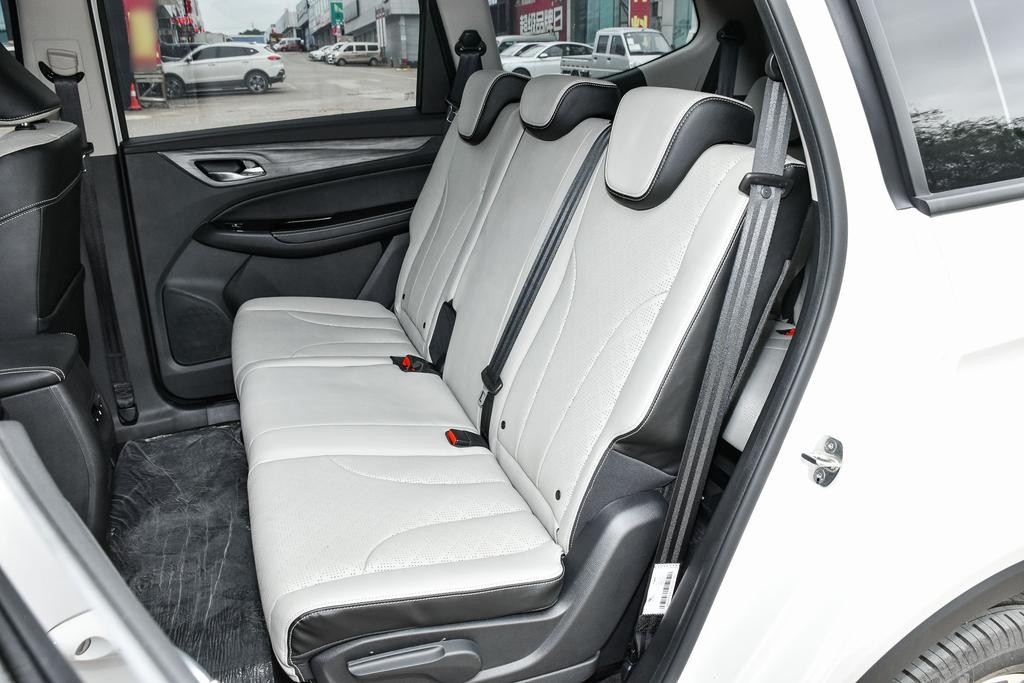 宝骏7305座,2021款宝骏730cvt试驾