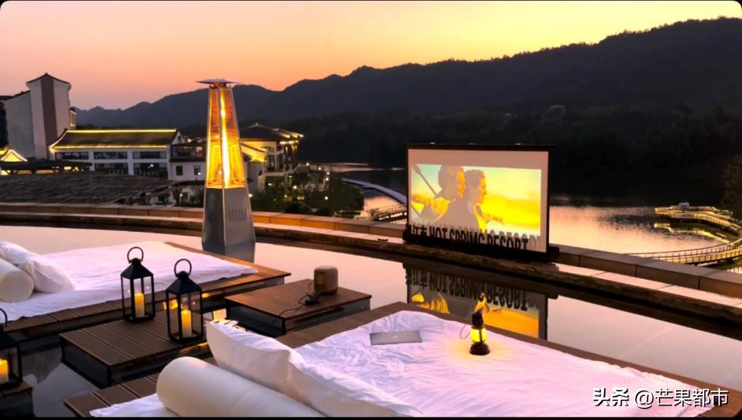 高山峡谷里的温泉,藏着与世隔绝的天然温泉