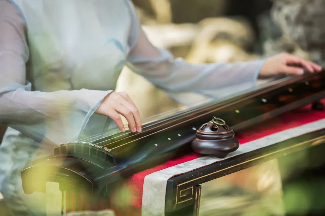 在学习《流水》过程中，怎样才能使水流得不那么“坎坷”