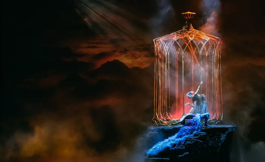 杨丽萍经典舞剧孔雀再飨津门,一生必看一次杨丽萍《孔雀》