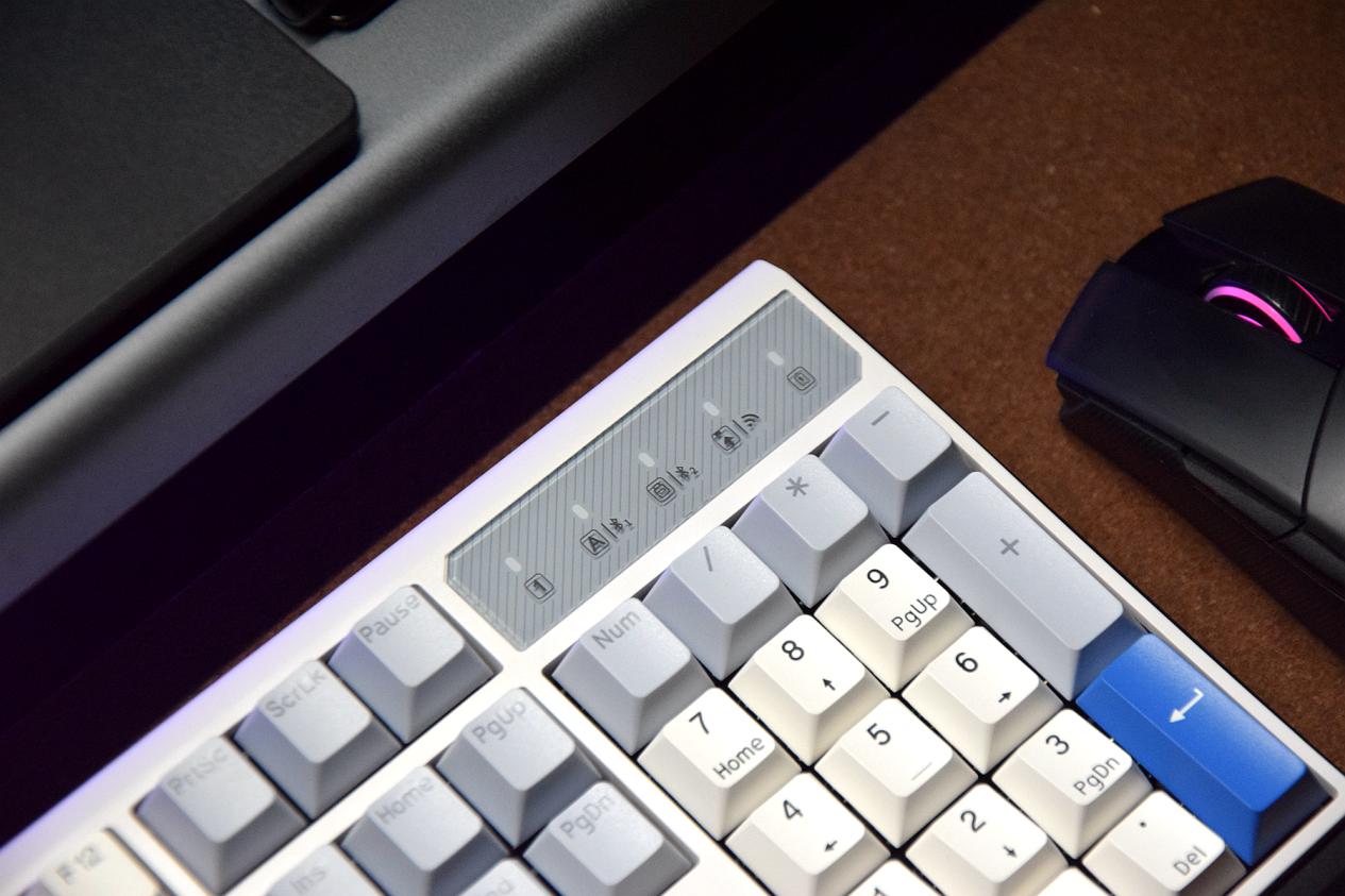 一年充电2次，这款无线机械键盘续航强得离谱，还可热插拔宏定义