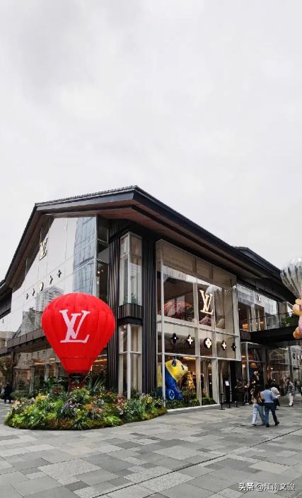 lv集团老板阿尔诺到访成都太古里,lv集团总裁阿尔诺来成都