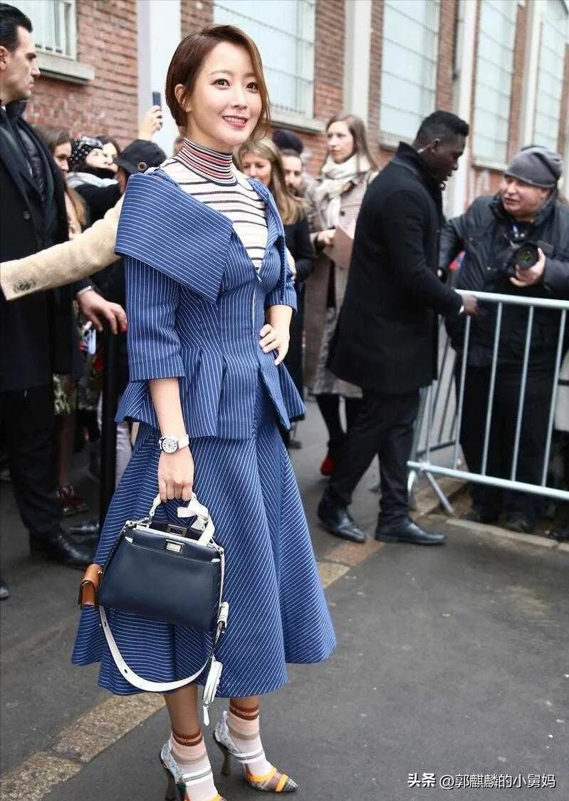 韩国美女金喜善的脸型,金喜善的穿着打扮