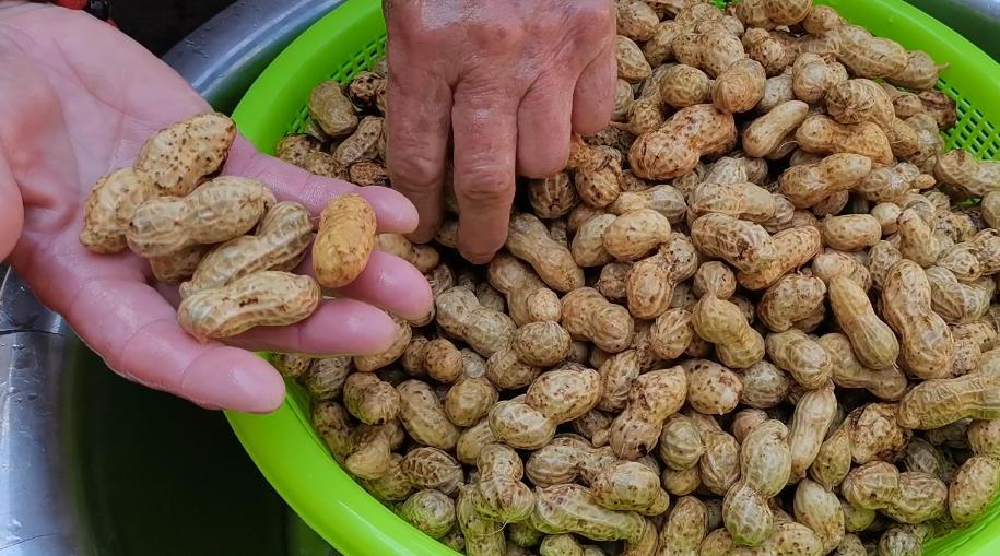水煮花生放盐多了怎么办,水煮花生需要放盐么