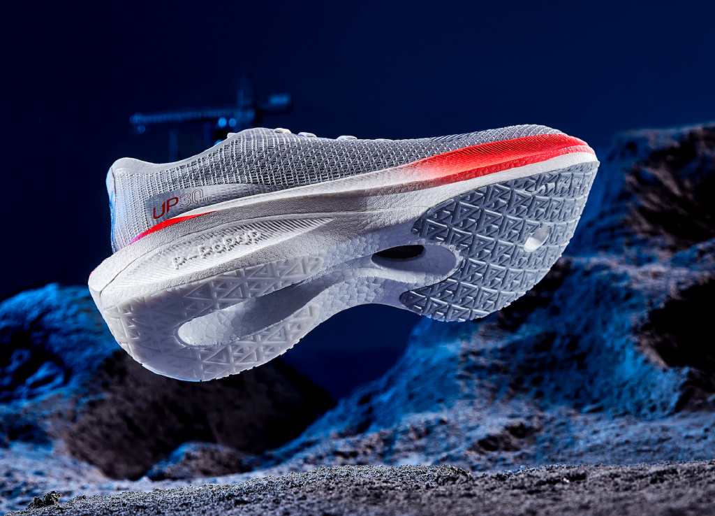 匹克up302.0测评,匹克碳板跑鞋up302.0