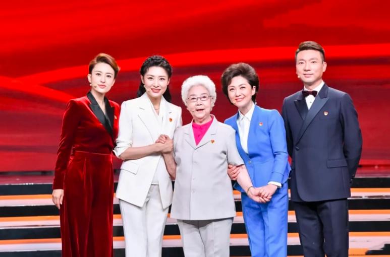 国脸女主持人海霞,央视美女主播海霞图片