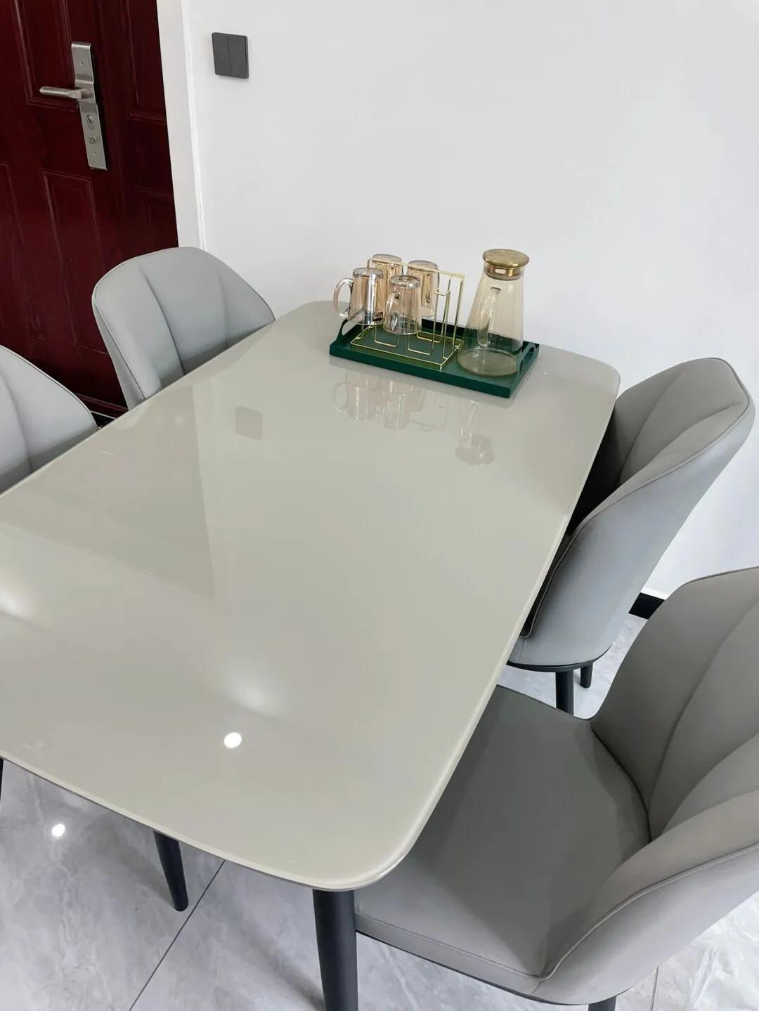 岩板餐桌跟天然石餐桌哪个好,七星石餐桌和岩板餐桌区别