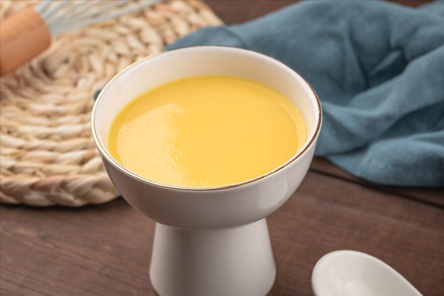 蒸鸡蛋羹又滑又嫩放热水还是凉水,蒸鸡蛋羹切记别只用清水