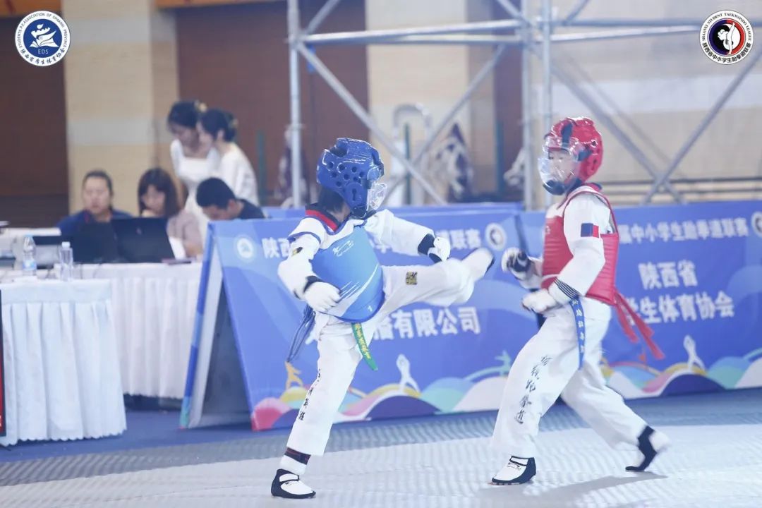 跆拳道小孩夺冠喜报,跆拳道馆比赛获奖喜报模板