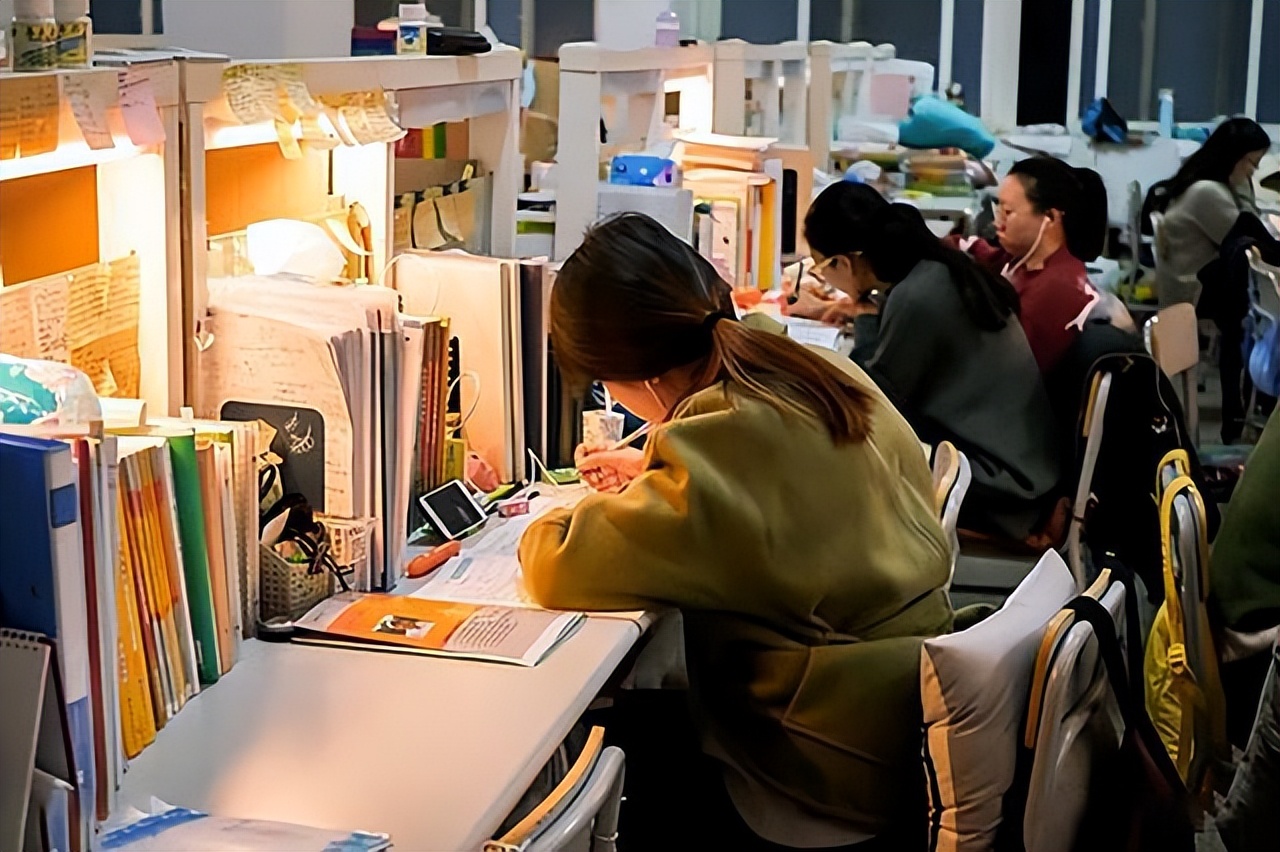 应届生除了考公考研还能干嘛,没找好工作该去考公考研吗