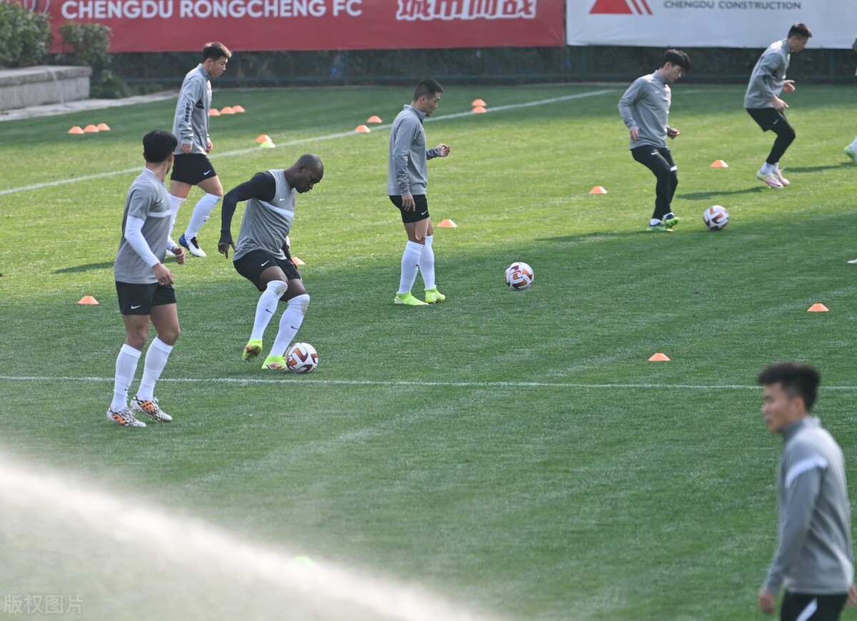 成都蓉城正在韩国集训,会是2023中超联赛赛场上的一匹黑马吗?