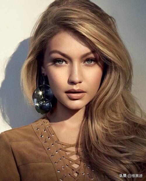 不用洗白眯眯眼、吊眼角，美国模特一家最爱用这个嘲讽中国人