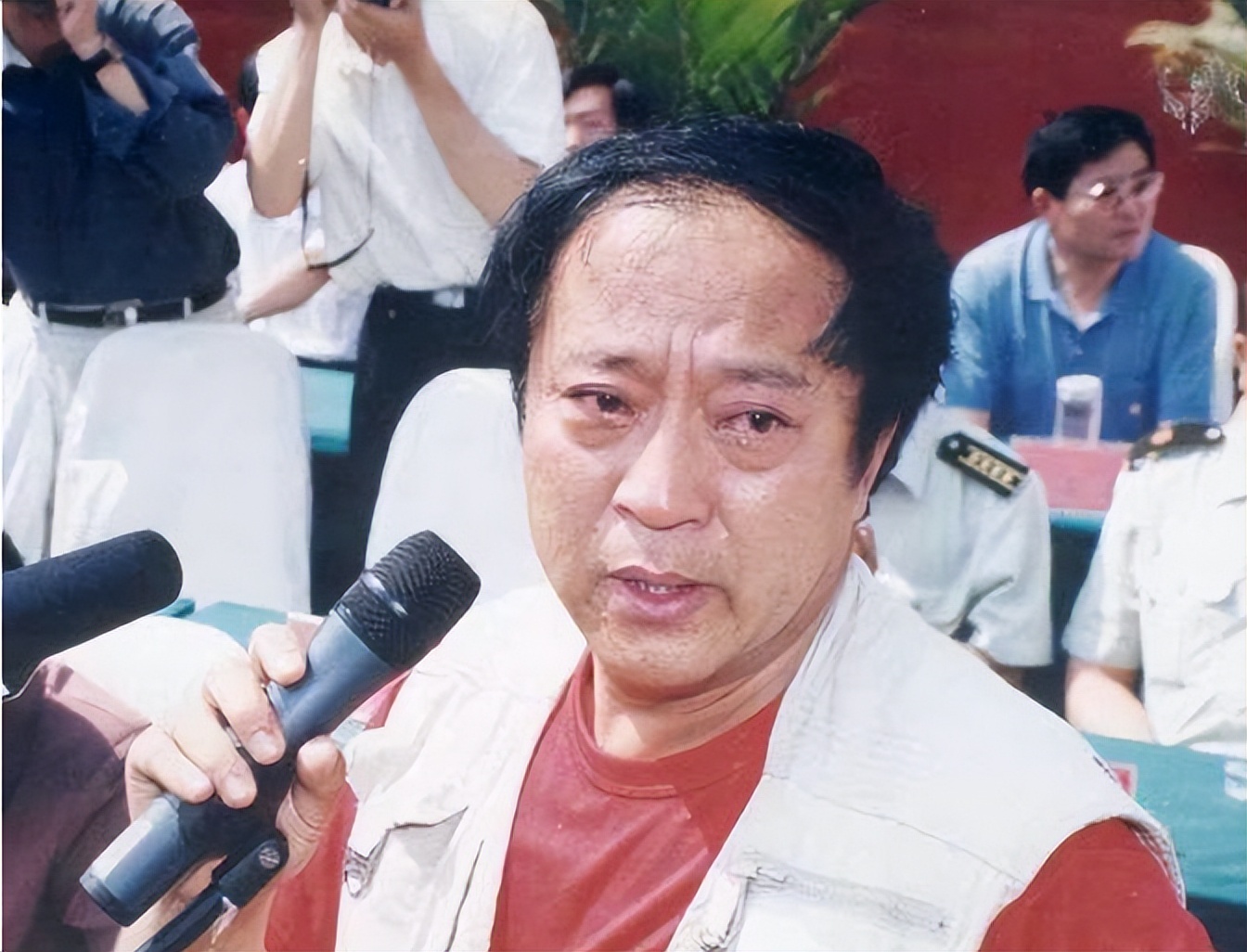 牛群哪一年离开冯巩的,73岁牛群现状