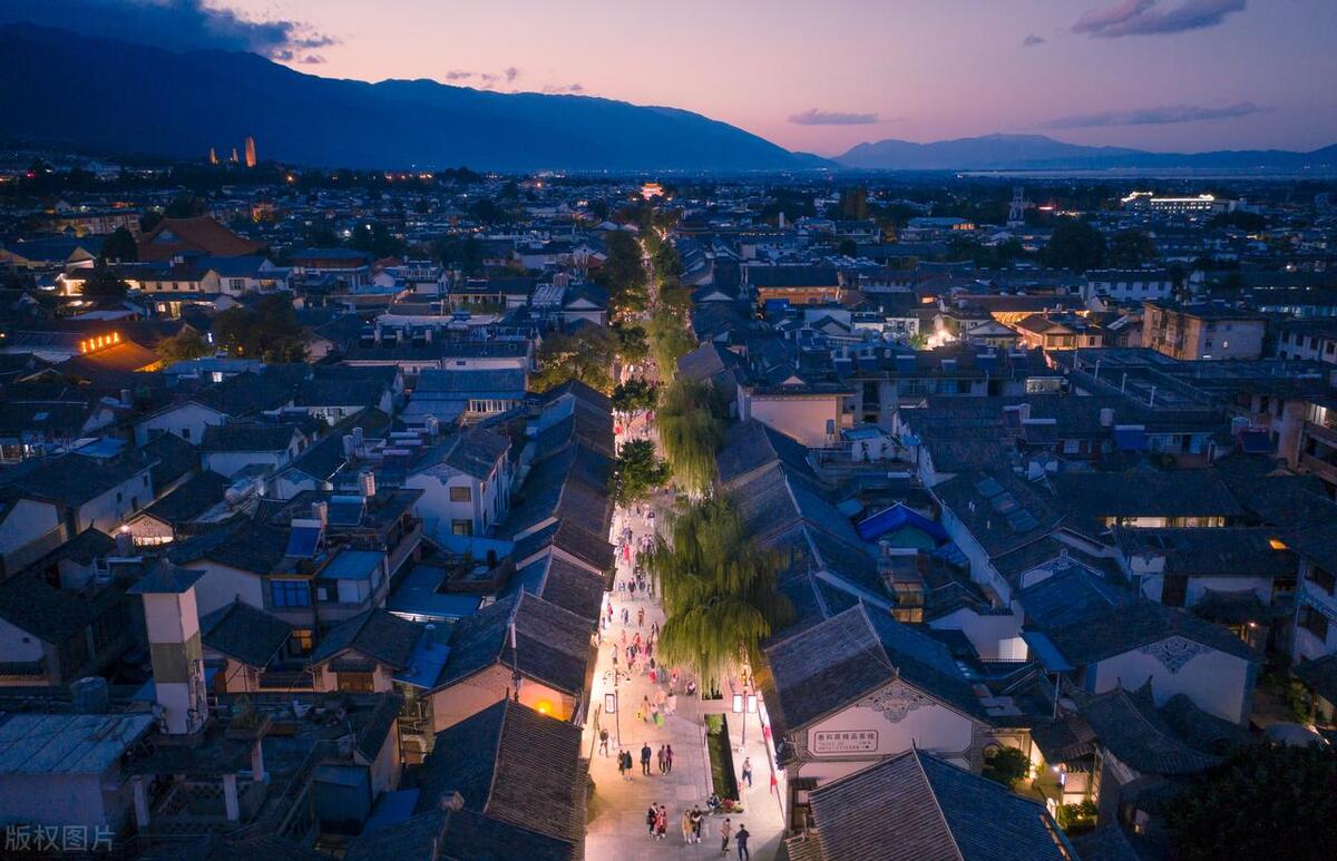 大理鹤庆县城有哪些美食,昆明大理有什么特色美食