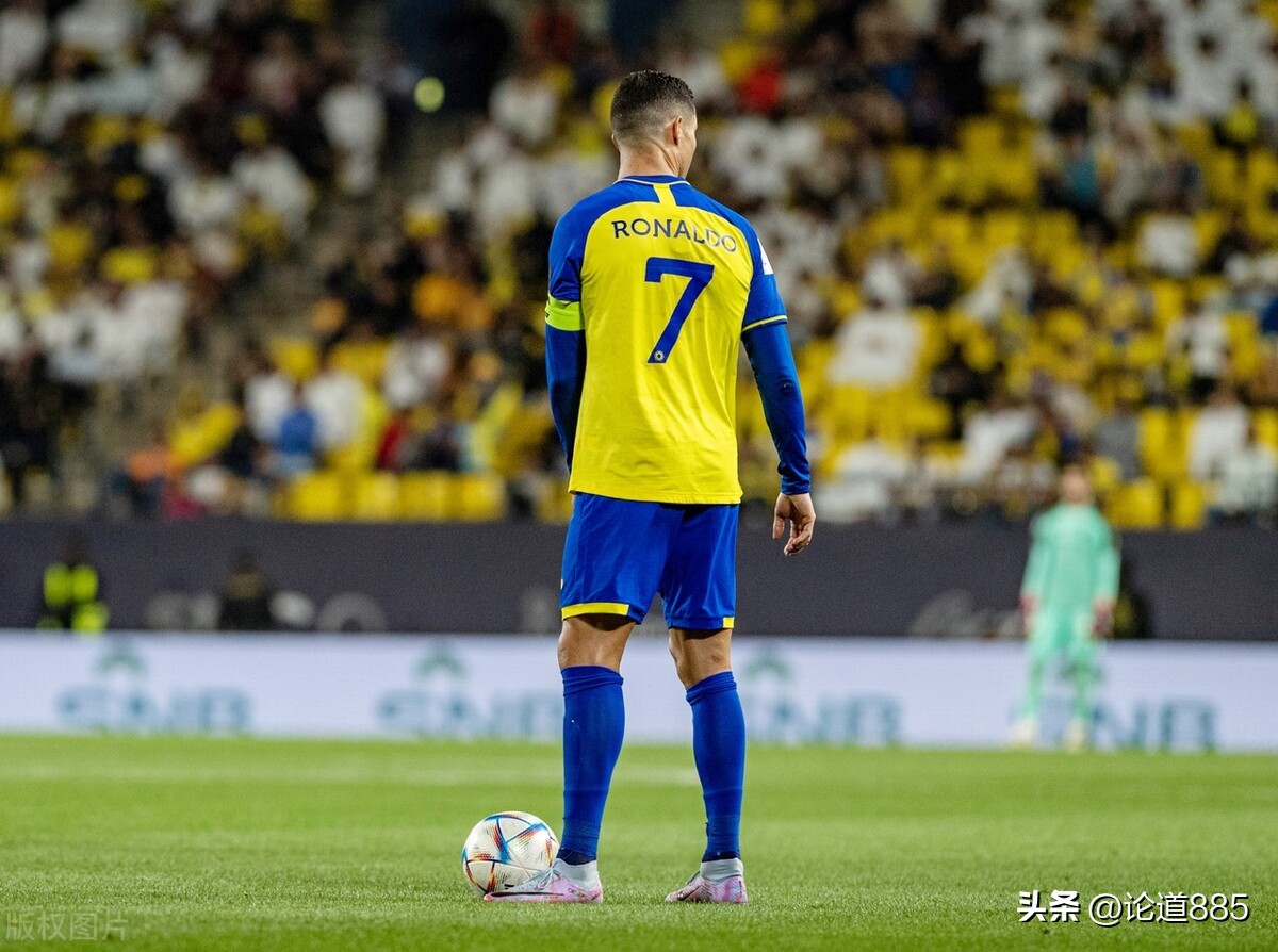 历史上比梅西c罗更强的球员,比梅西c罗更优秀的中国足球