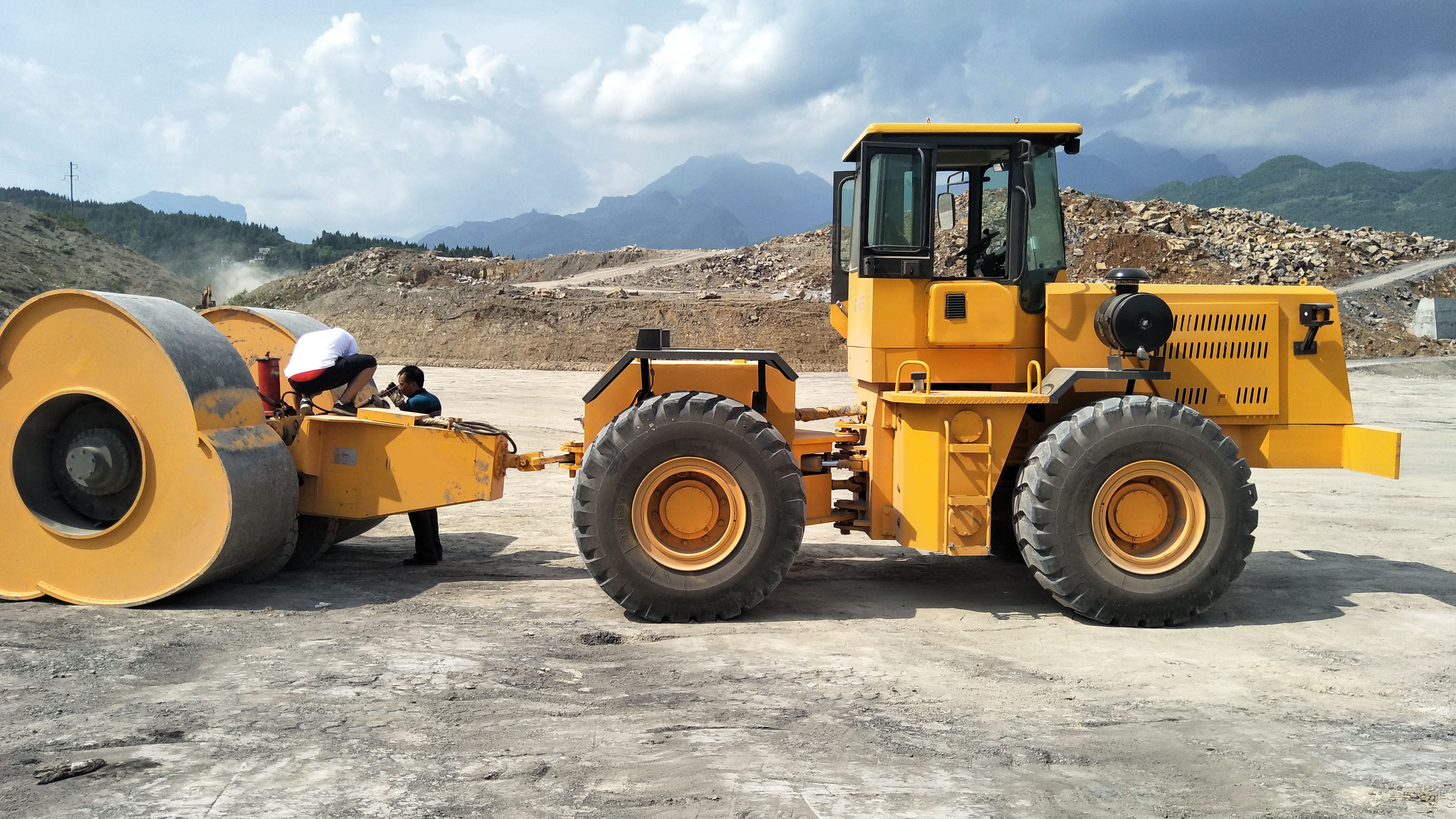 冲击压路机与振动压路机的区别,冲击压路机二手翻新内幕解析