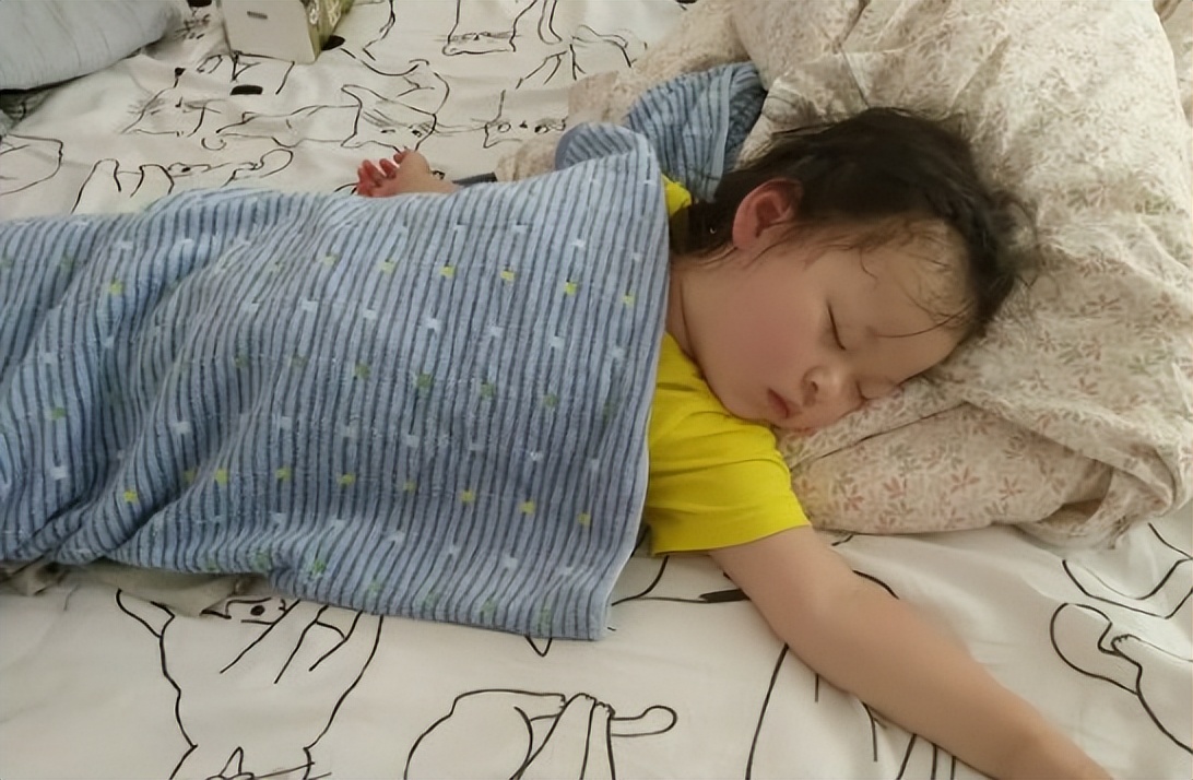 冬季孩子为什么踢被子,冬天小孩踢被子有什么妙招