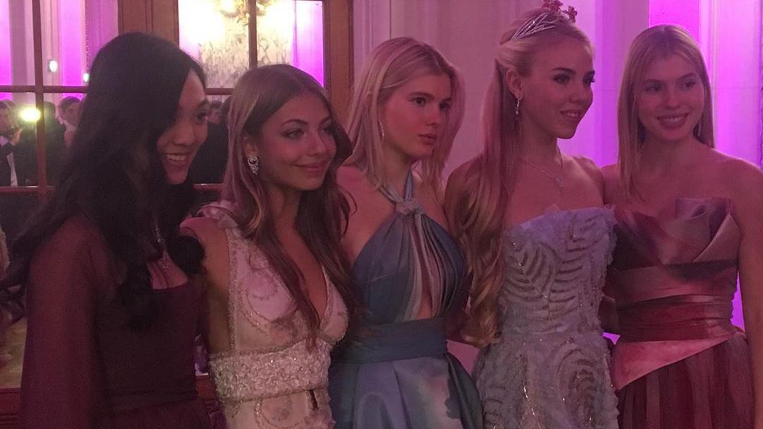 4位用钱堆出气质的二代名媛，个个富得流油，钞票与美貌成正比