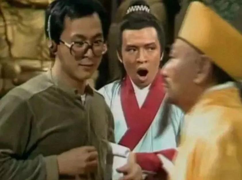 周星驰擦眼泪的细节,解读周星驰的审死官