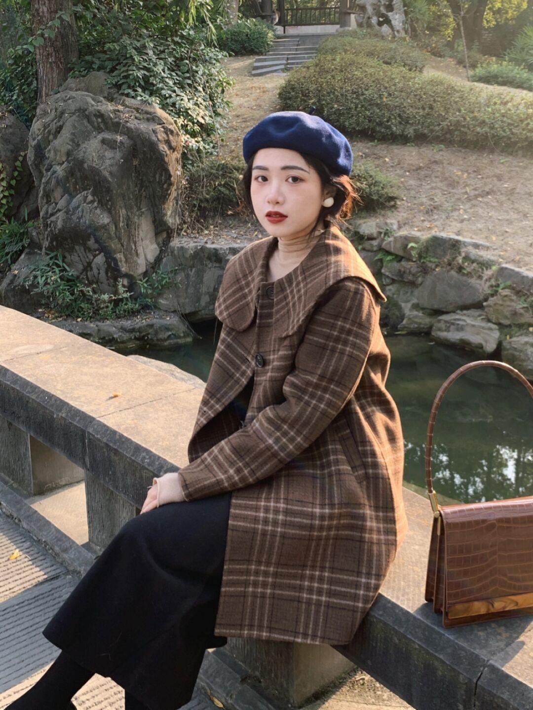 连帽格纹大衣怎么搭配好看,格纹呢大衣适合什么肤色的穿