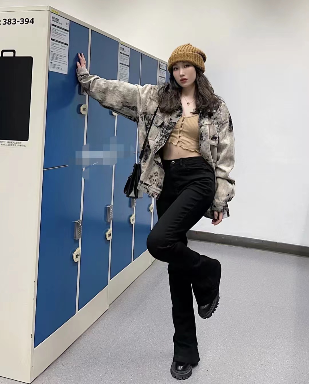 牛仔外套的最佳搭配小版型,牛仔外套怎么穿好看又时尚