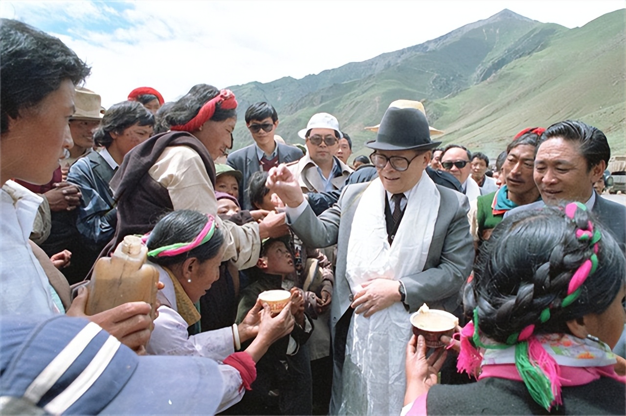 江主席掌舵的十年，是中国最艰难的十年