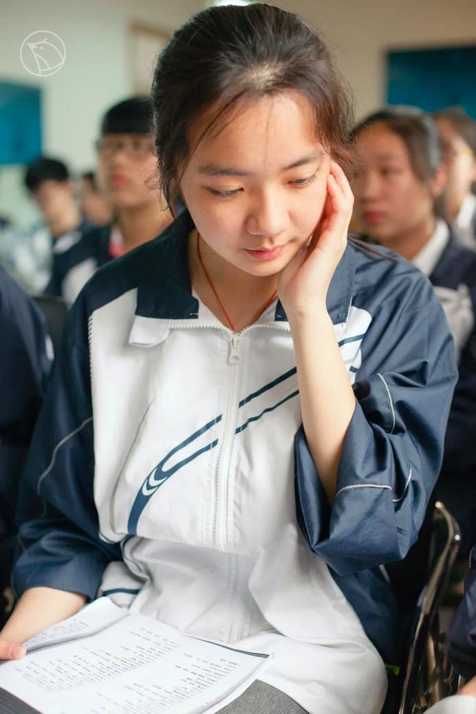 这个校园“*拍偷**狂魔”,拍下了95后的绝版青春