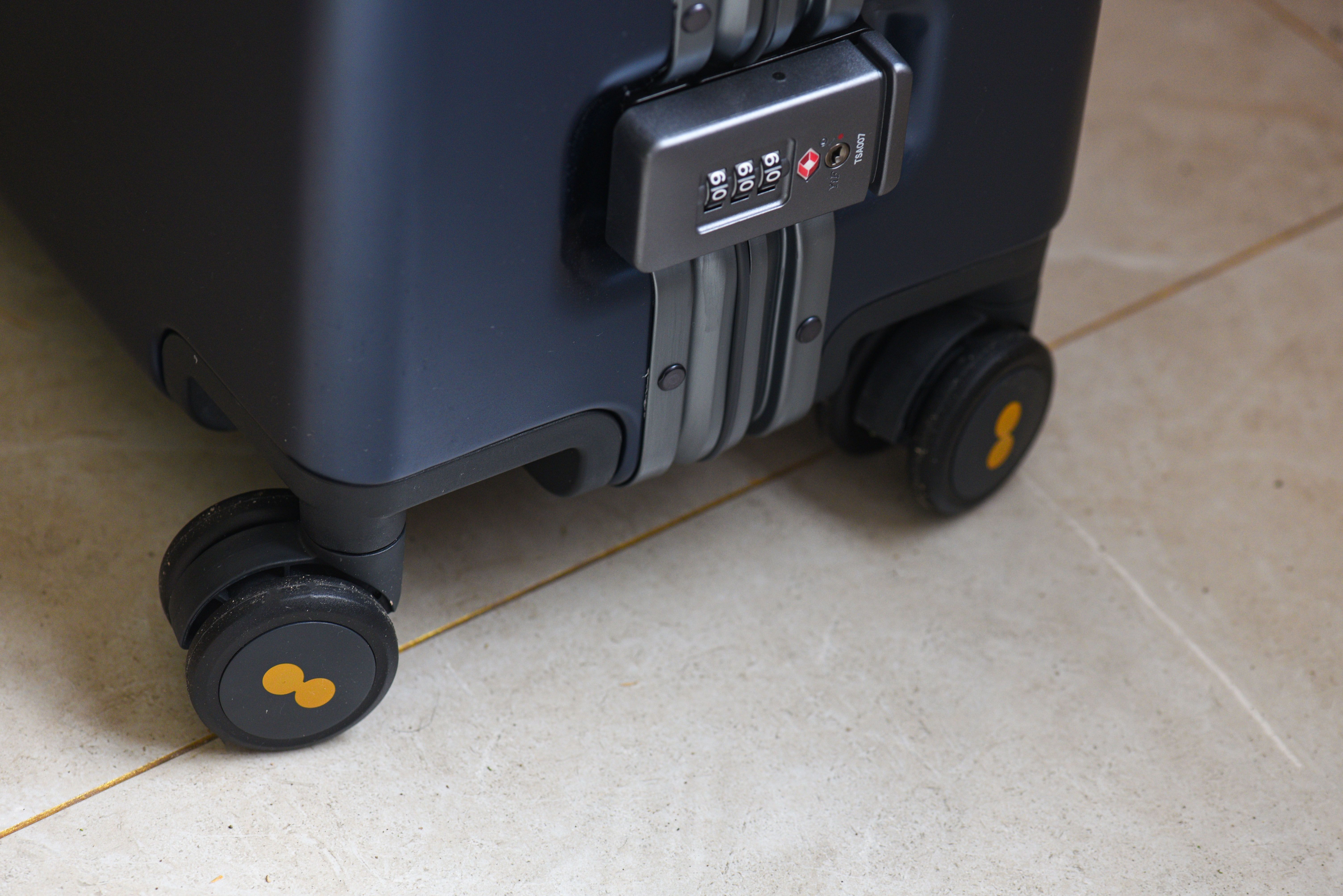 地平线8号26寸行李箱哪个颜色好,地平线8号行李箱20寸有几个款式